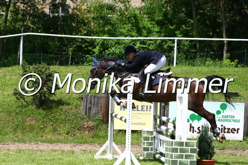 005M5199_Grandy Boy S_L Springen.JPG